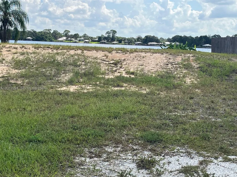 1050 Lake Carrie Dr Lake Placid, FL 33852