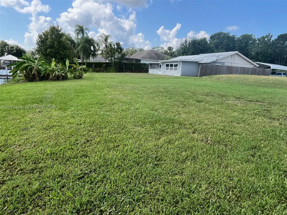 1050 Lake Carrie Dr Lake Placid, FL 33852
