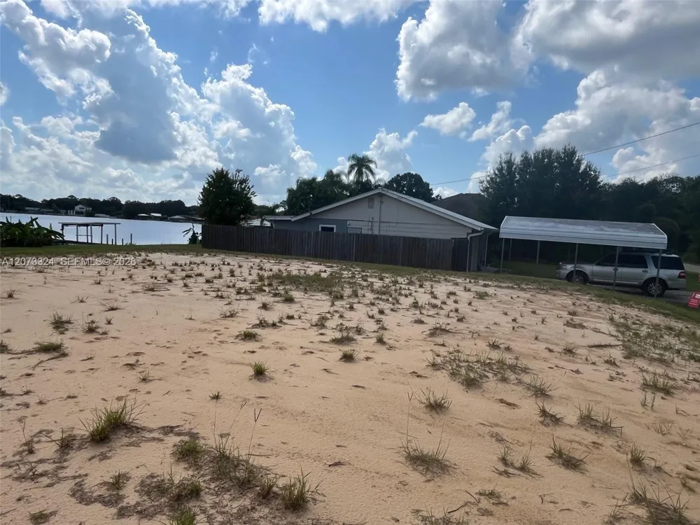 1050 Lake Carrie Dr Lake Placid, FL 33852