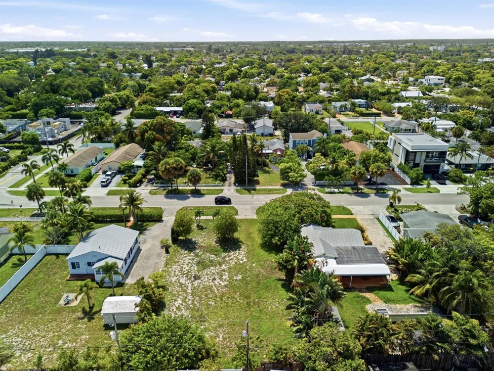 227233 S Swinton Avenue Delray Beach, FL 33444