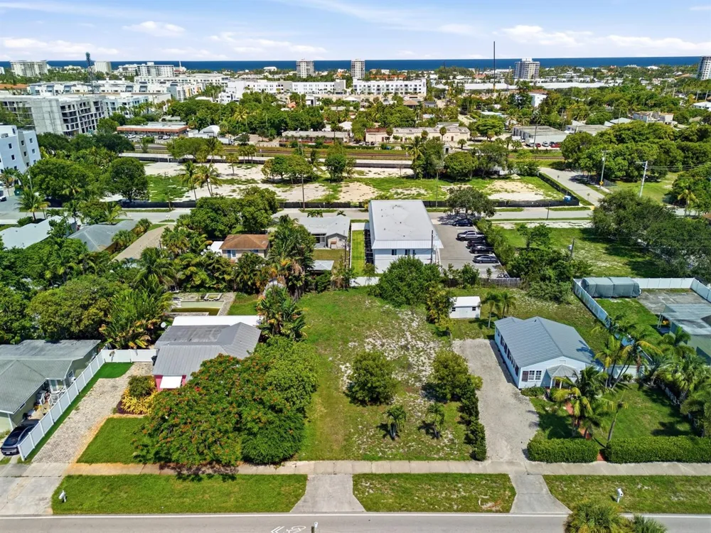 227233 S Swinton Avenue Delray Beach, FL 33444