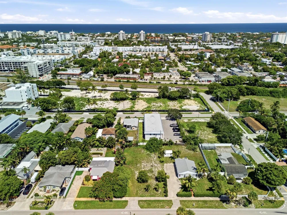 227233 S Swinton Avenue Delray Beach, FL 33444