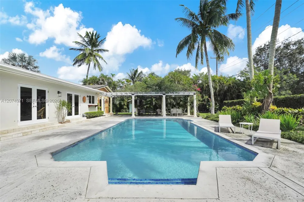 8220 SW 162nd St Palmetto Bay, FL 33157