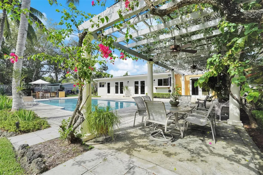 8220 SW 162nd St Palmetto Bay, FL 33157