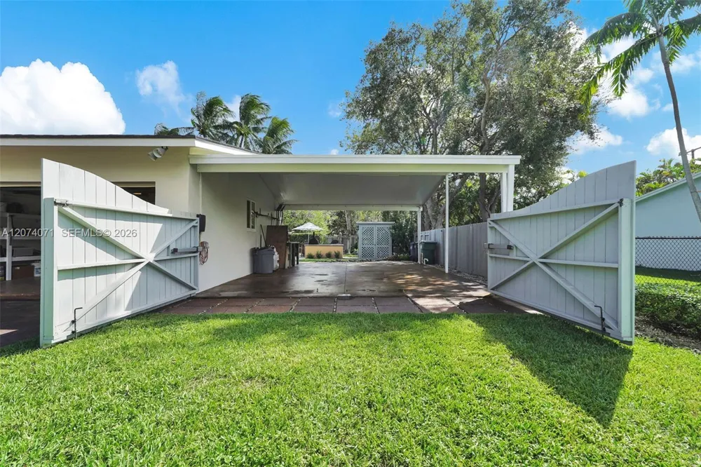 8220 SW 162nd St Palmetto Bay, FL 33157
