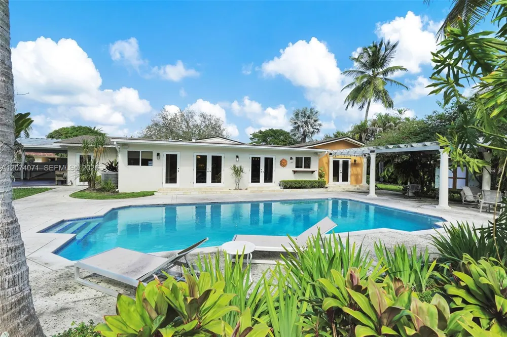 8220 SW 162nd St Palmetto Bay, FL 33157