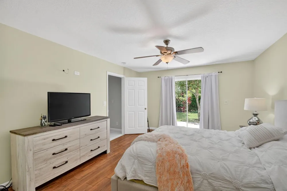 1080 Salmon Isle 