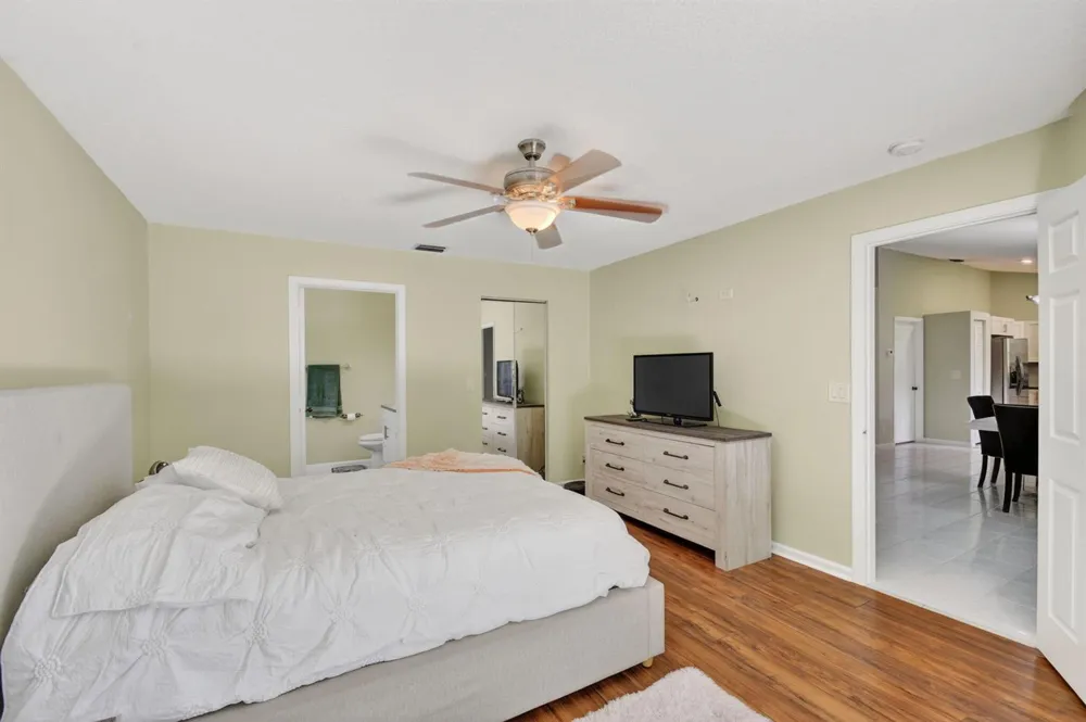 1080 Salmon Isle 