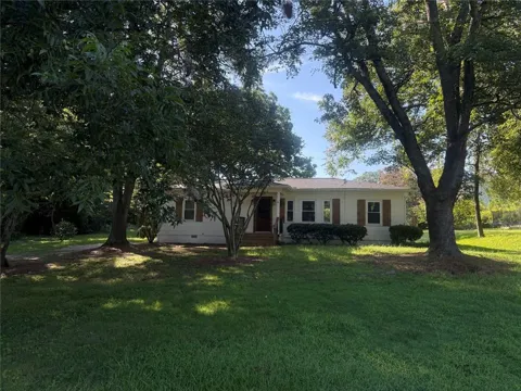107 Lakeshore Circle