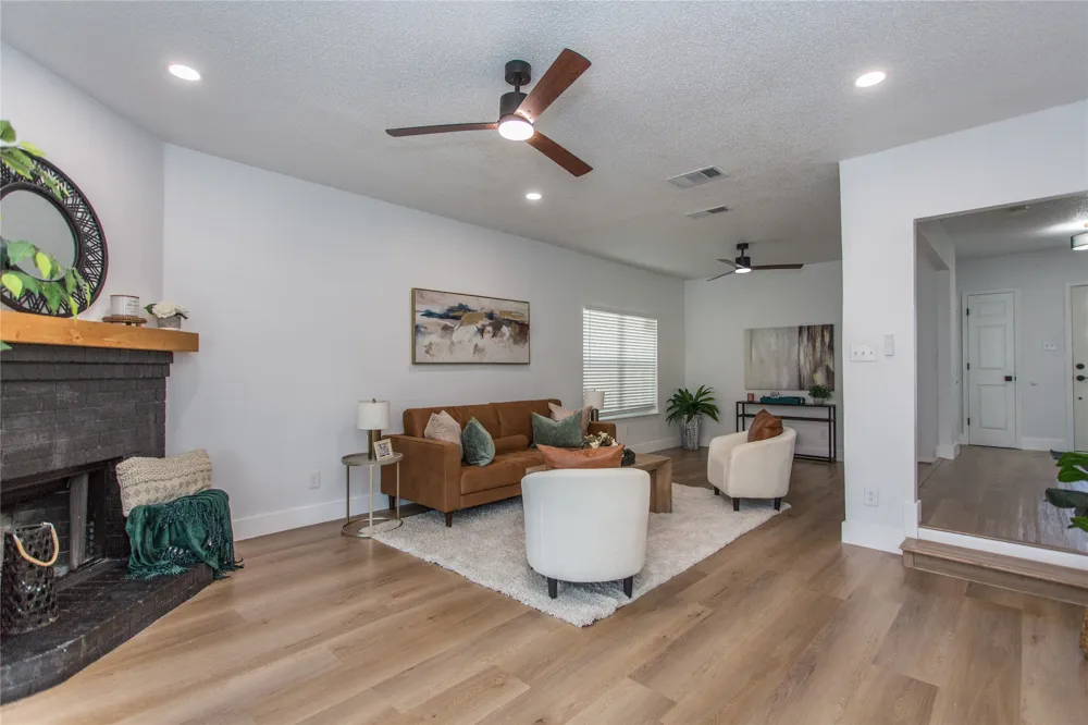 1704 Brookarbor Court Arlington, TX 76018