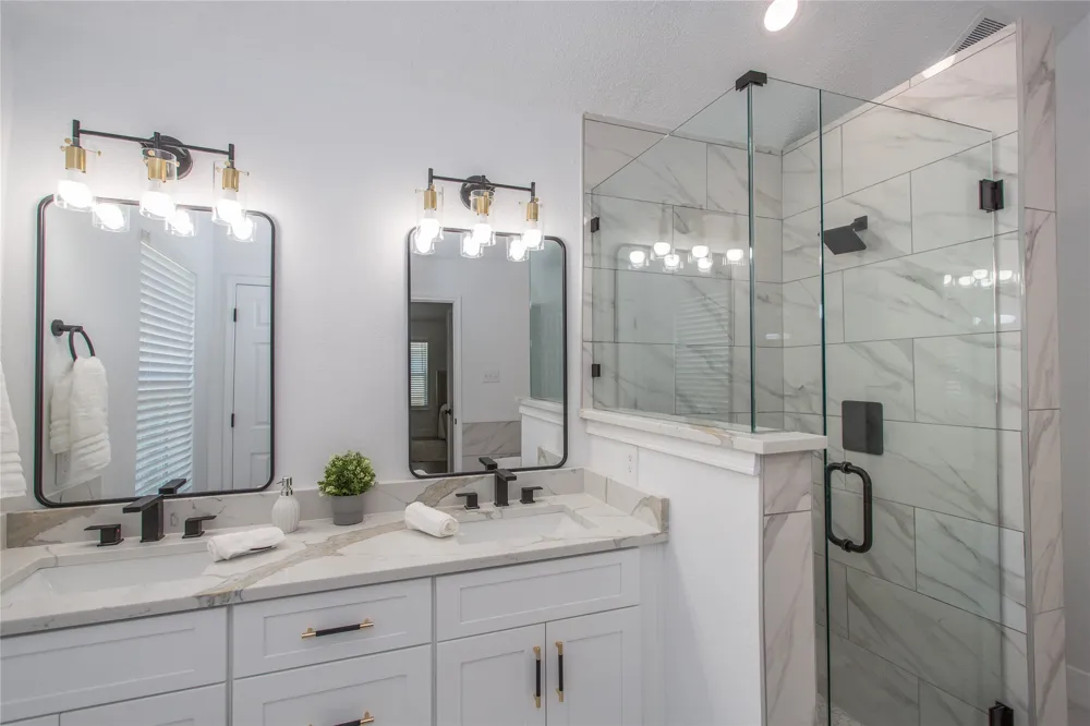 1704 Brookarbor Court Arlington, TX 76018