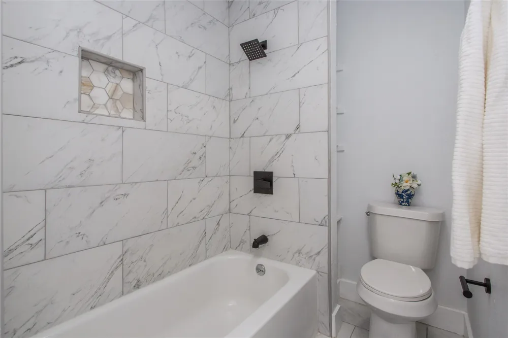 1704 Brookarbor Court Arlington, TX 76018