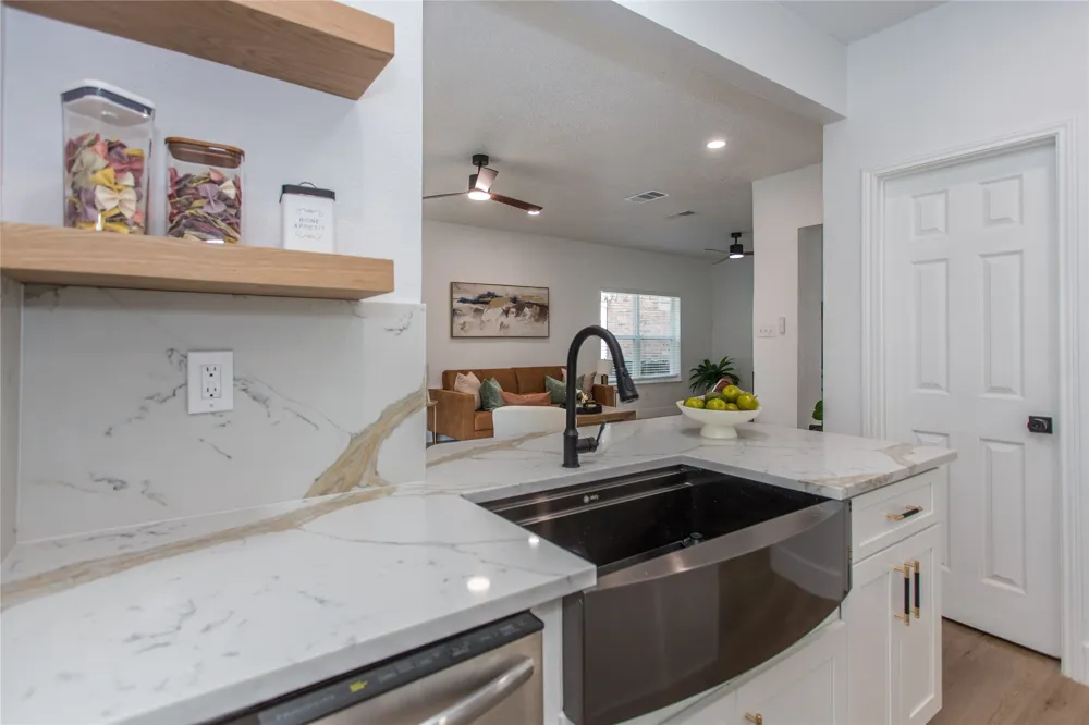 1704 Brookarbor Court Arlington, TX 76018