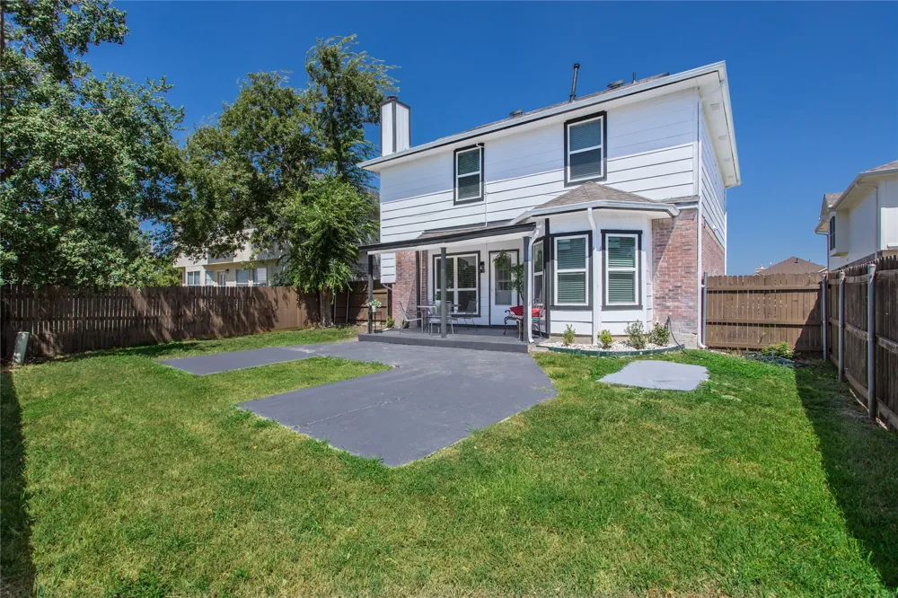1704 Brookarbor Court Arlington, TX 76018