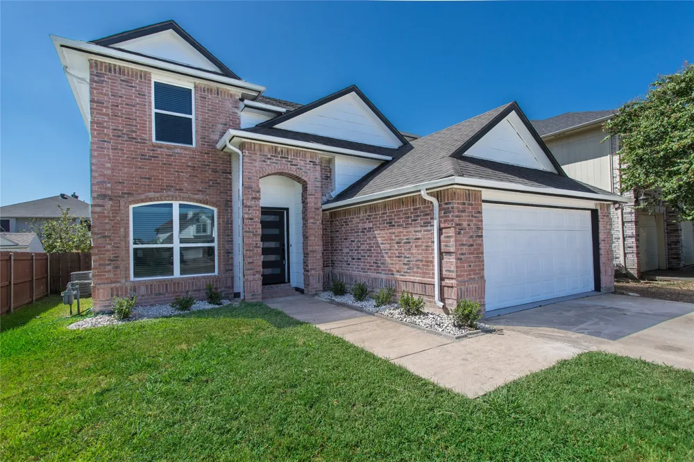 1704 Brookarbor Court Arlington, TX 76018