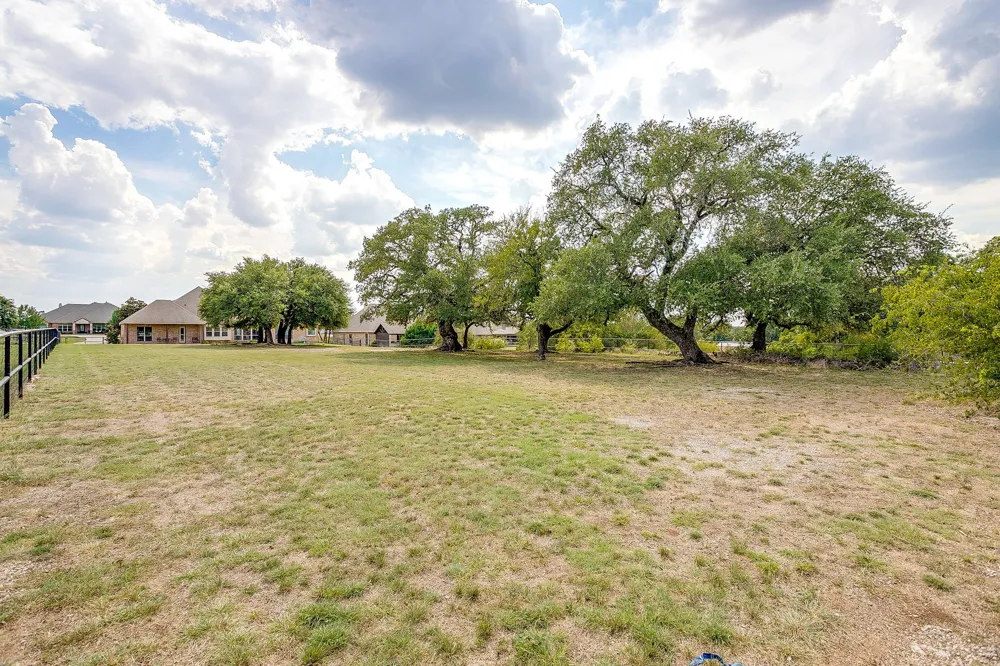 13041 Stacey Valley Drive Azle, TX 76020