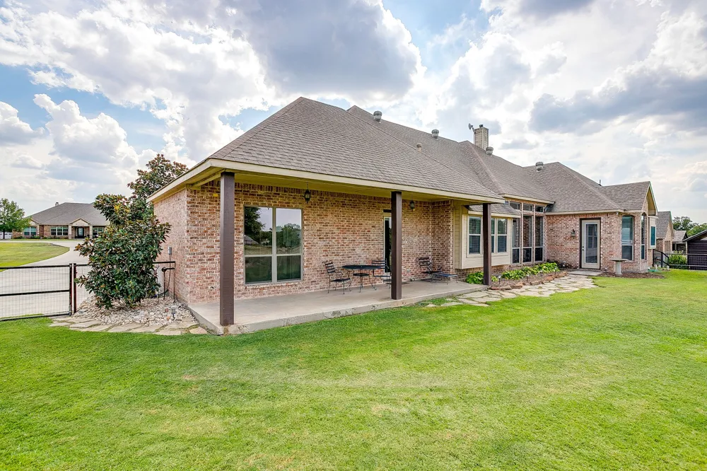 13041 Stacey Valley Drive Azle, TX 76020