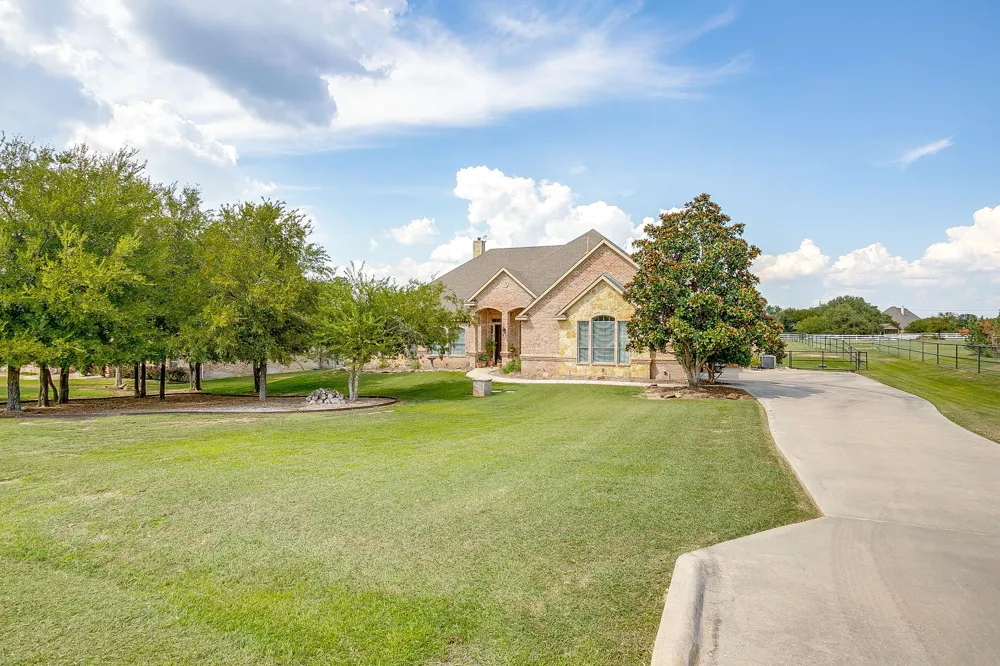 13041 Stacey Valley Drive Azle, TX 76020