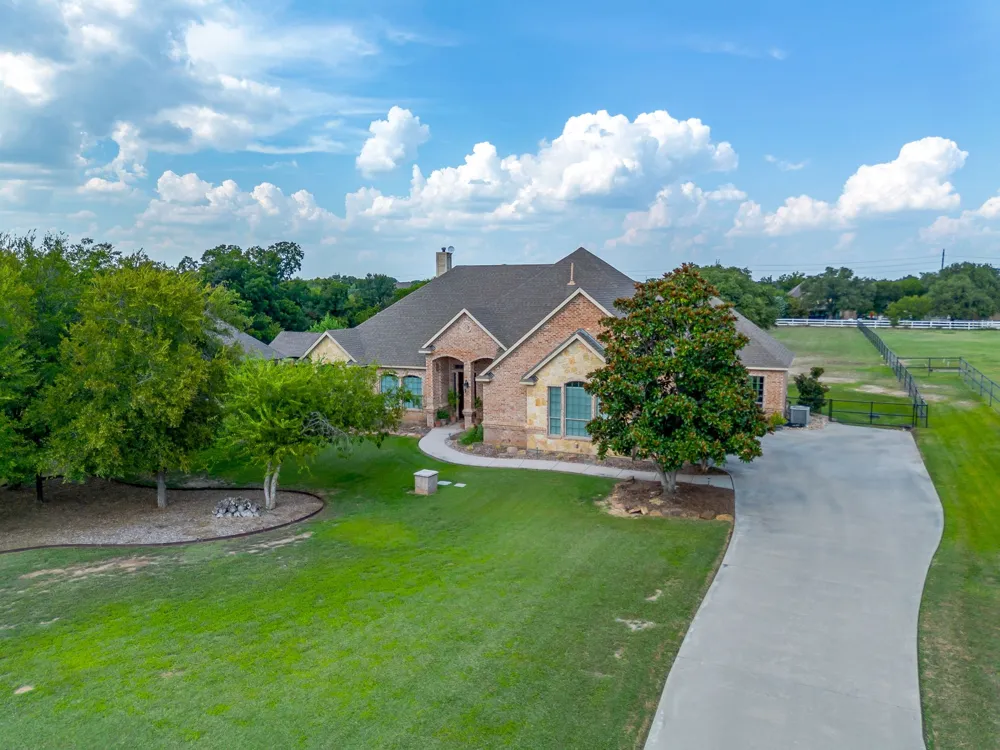 13041 Stacey Valley Drive Azle, TX 76020