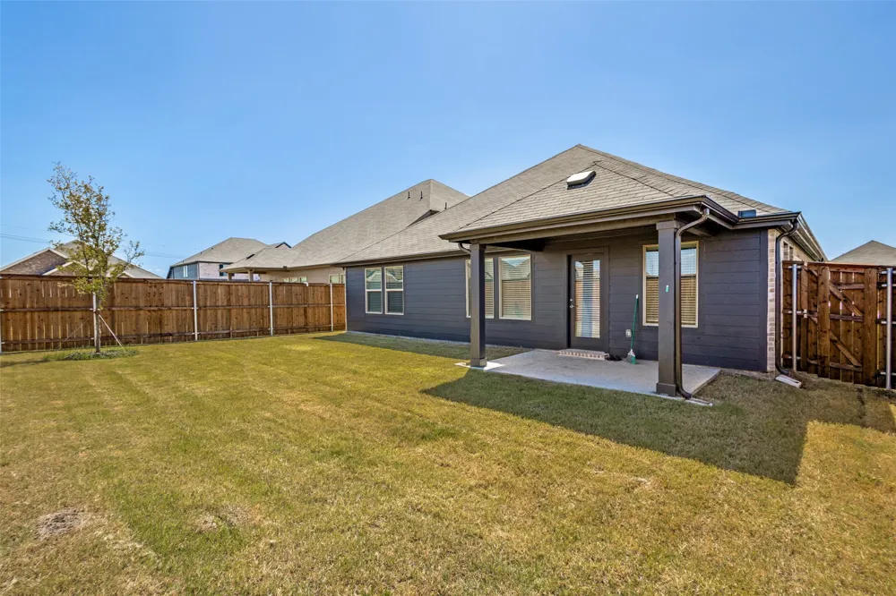 3407 Pat Mayse Drive Farmersville, TX 75442