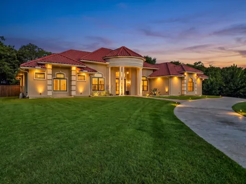 6532 Shoreline Drive