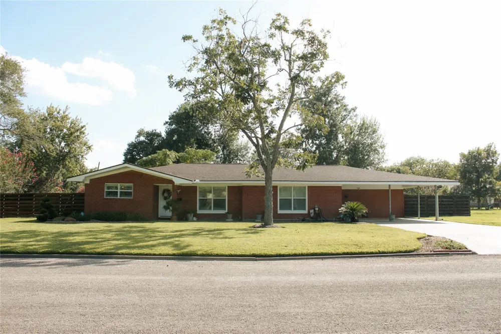 1201 Carey Drive Sweeny, TX 77480