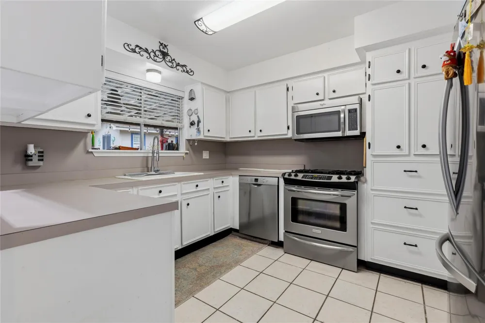 412 Burning Tree Drive Huntsville, TX 77340