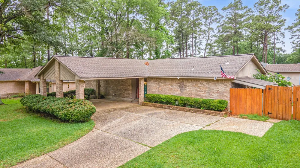 412 Burning Tree Drive Huntsville, TX 77340