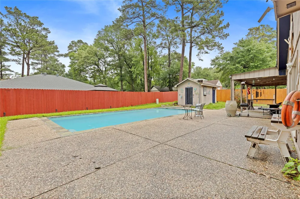 412 Burning Tree Drive Huntsville, TX 77340