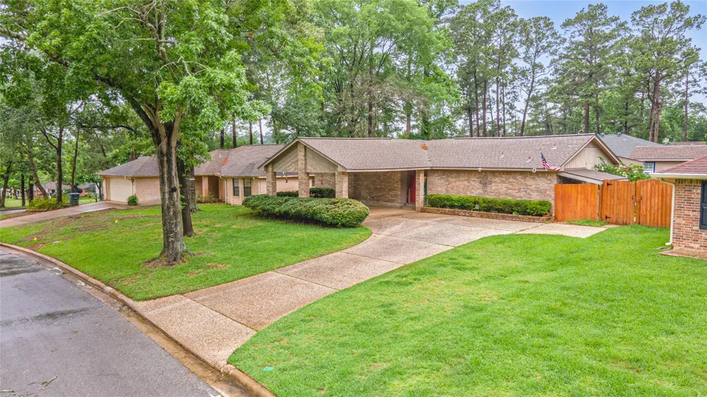412 Burning Tree Drive Huntsville, TX 77340