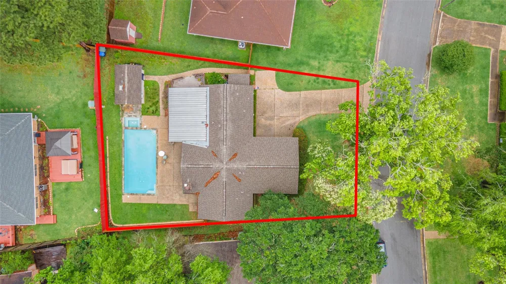 412 Burning Tree Drive Huntsville, TX 77340