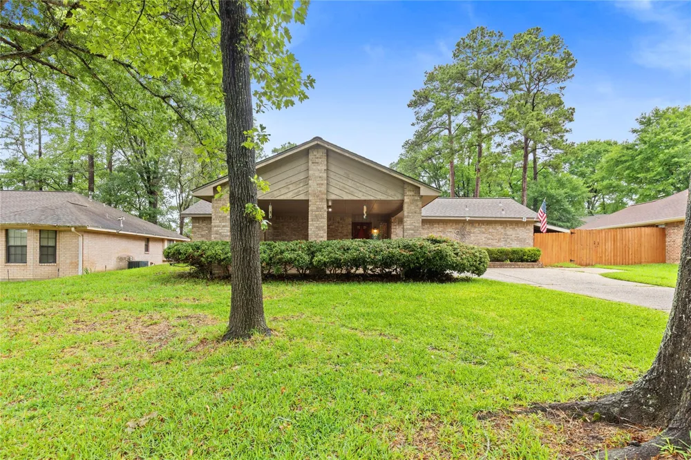 412 Burning Tree Drive Huntsville, TX 77340