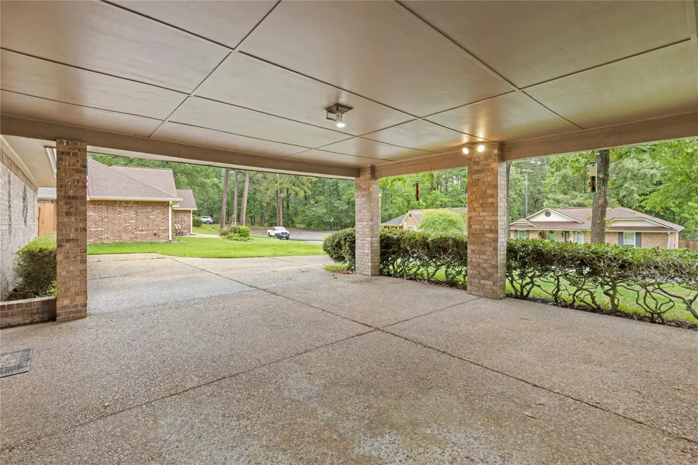412 Burning Tree Drive Huntsville, TX 77340