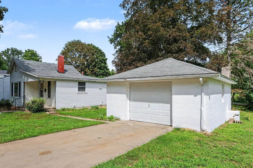 1213 Edwards Street Albion, MI 49224