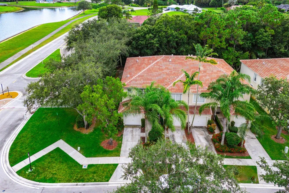 9650 Lago Drive Boynton Beach, FL 33472