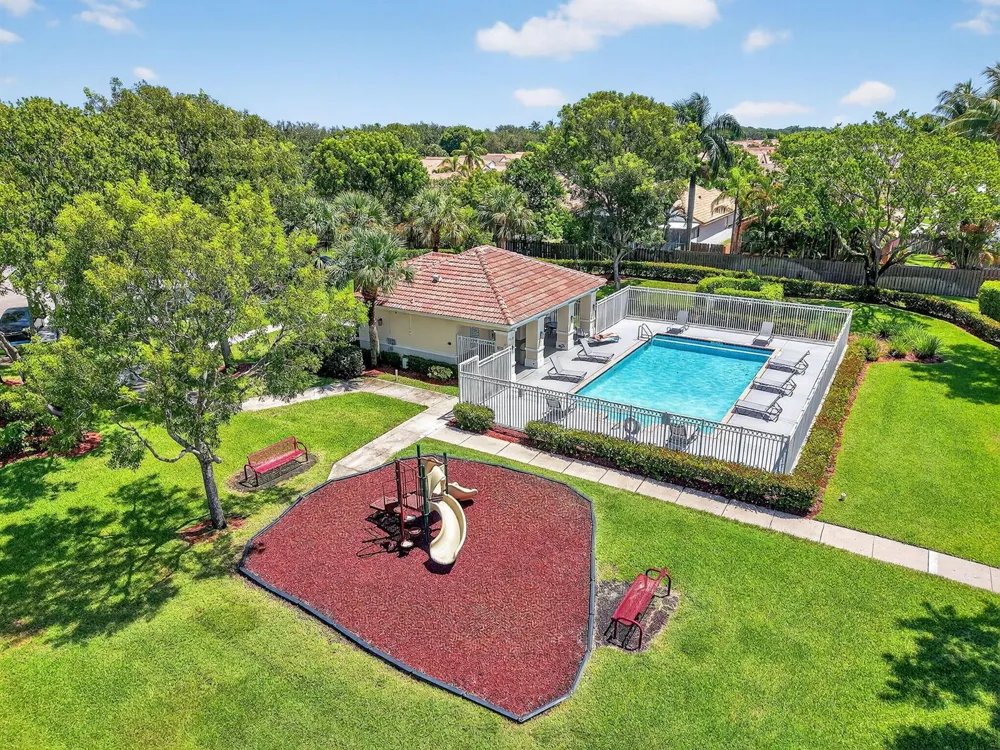 9650 Lago Drive Boynton Beach, FL 33472