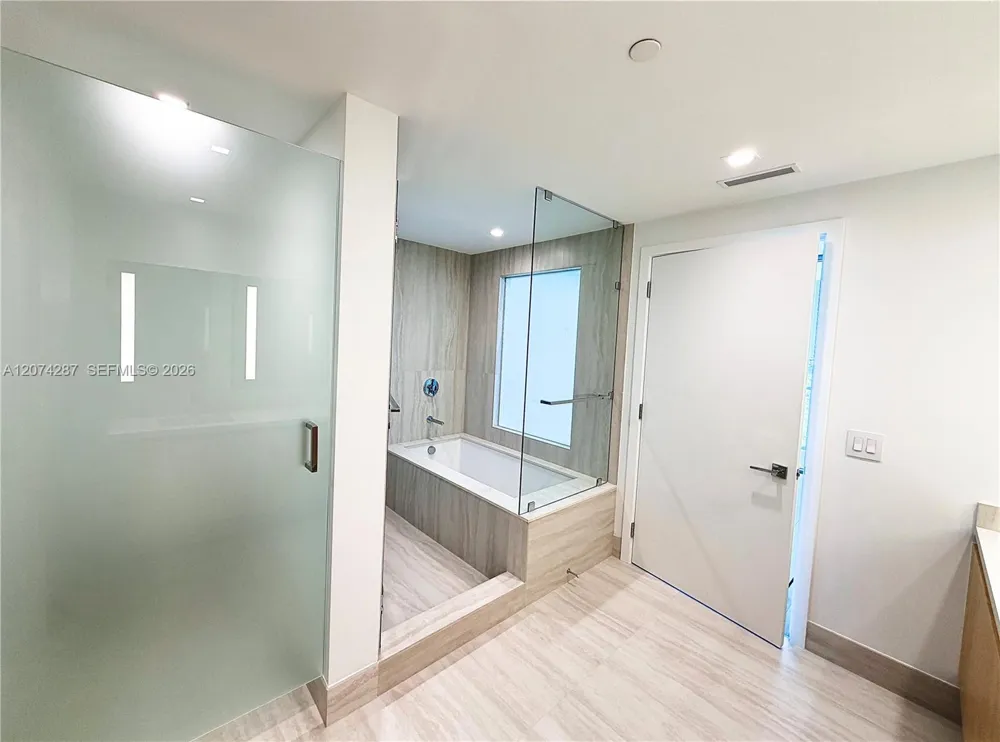 2411 Laguna circle #1503 North Miami, FL 33181
