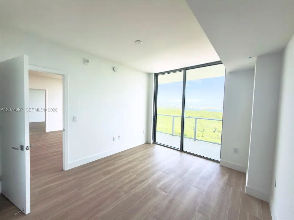 2411 Laguna circle #1503 North Miami, FL 33181