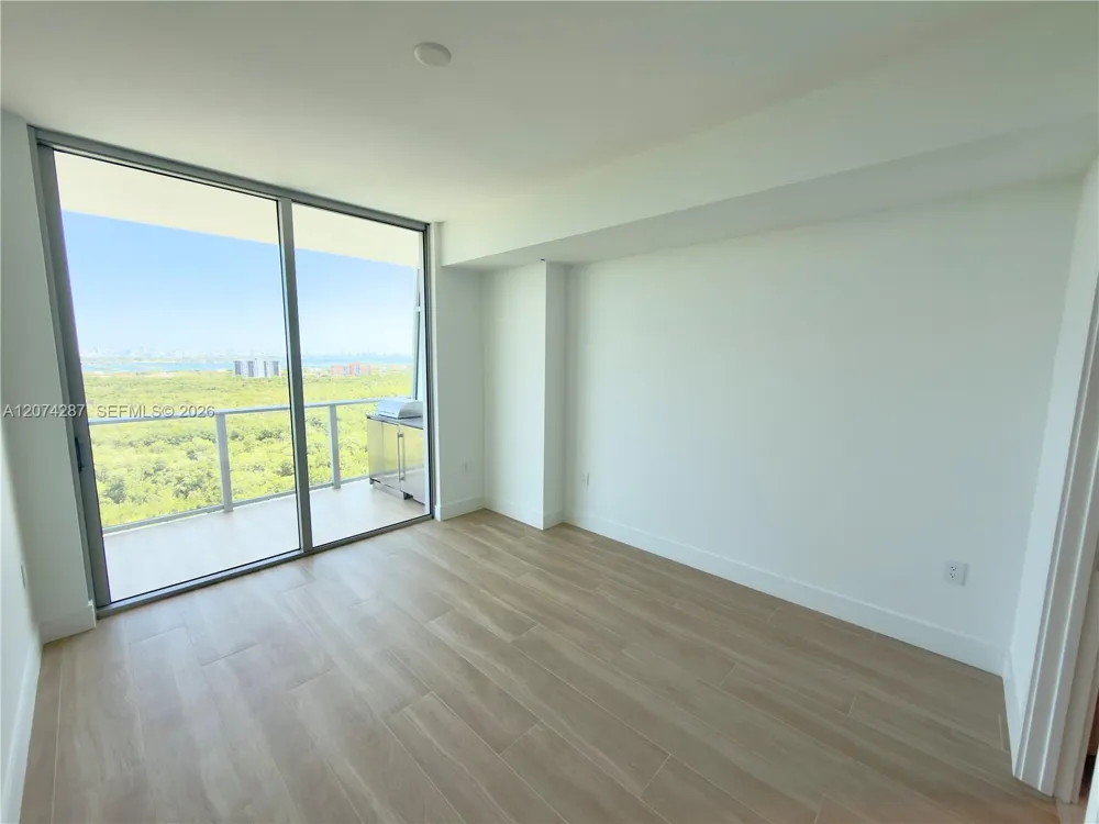 2411 Laguna circle #1503 North Miami, FL 33181