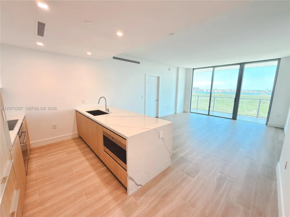 2411 Laguna circle #1503 North Miami, FL 33181