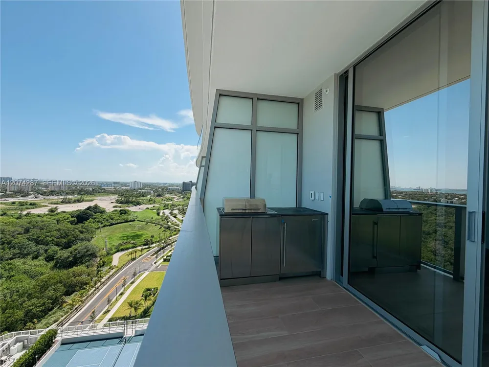 2411 Laguna circle #1503 North Miami, FL 33181