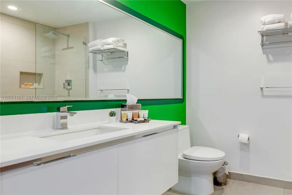 777 Ocean Dr #S529 Hollywood, FL 33019