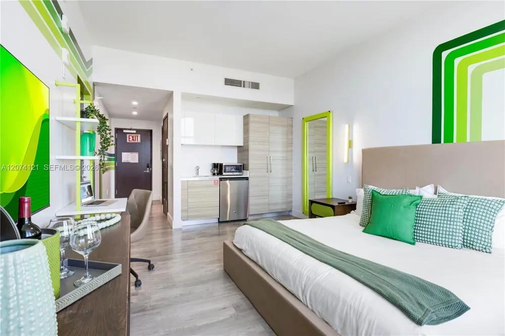 777 Ocean Dr #S529 Hollywood, FL 33019