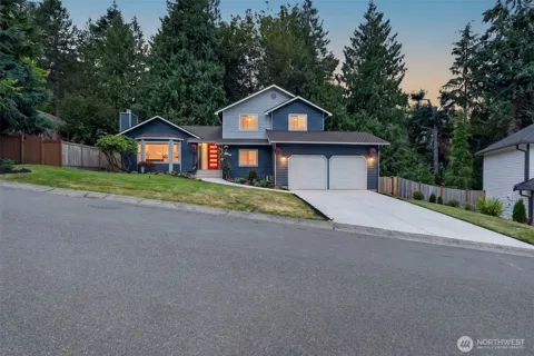 4211 210 th Place NE