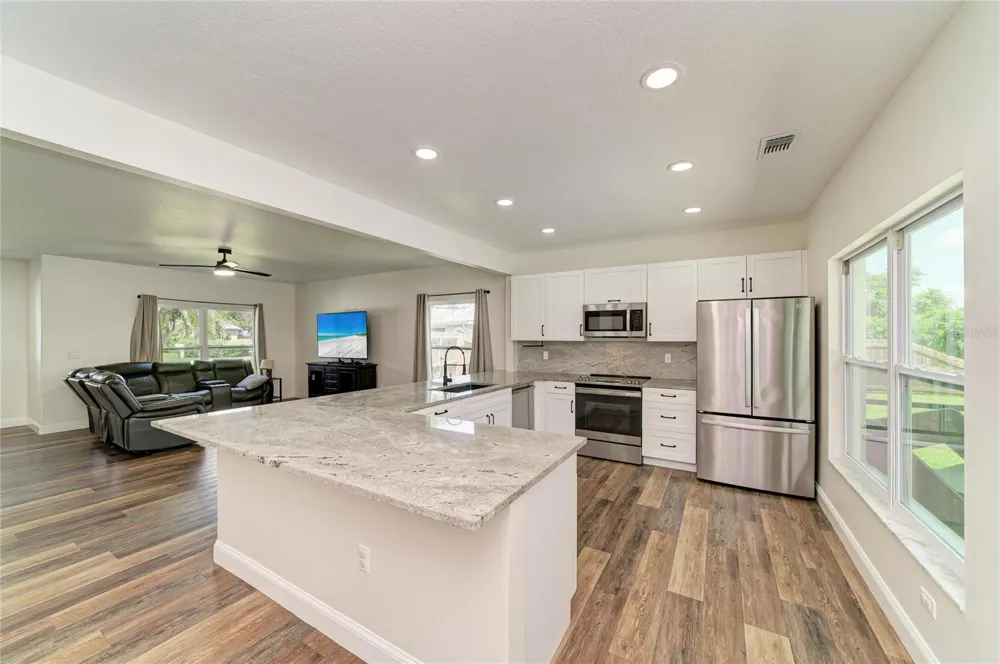 3220 37TH TERRACE E Bradenton, FL 34208