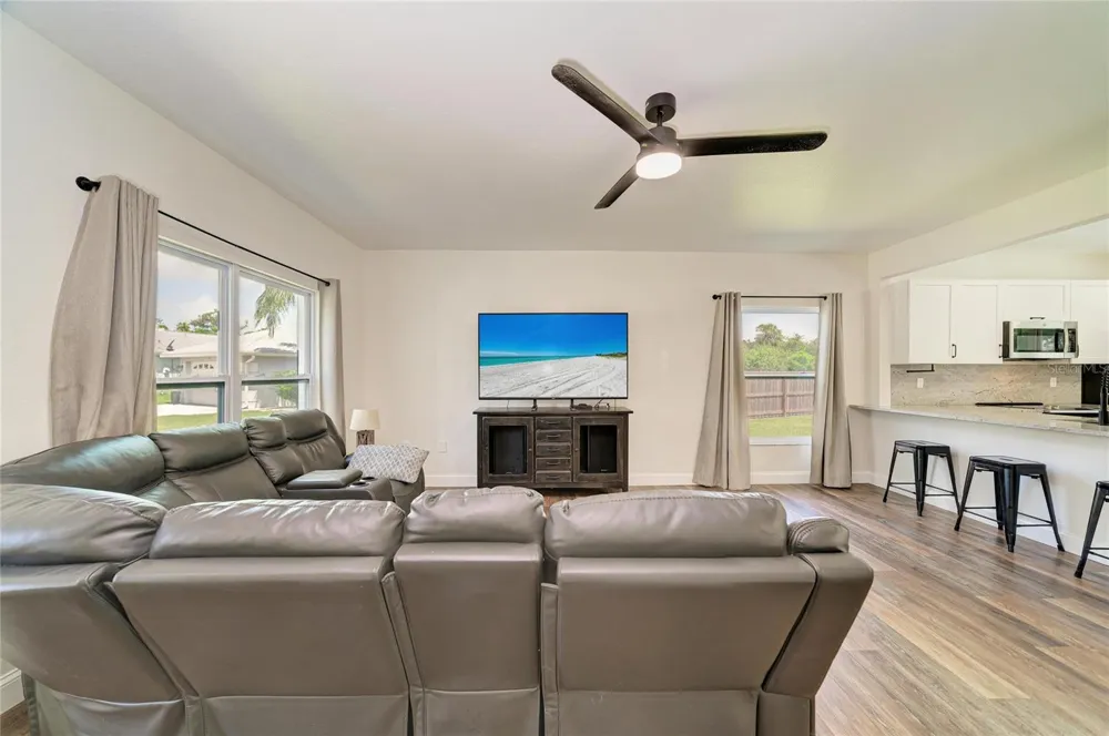 3220 37TH TERRACE E Bradenton, FL 34208