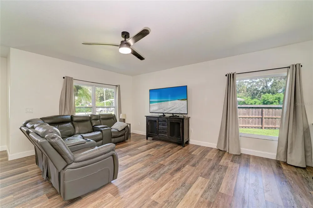3220 37TH TERRACE E Bradenton, FL 34208