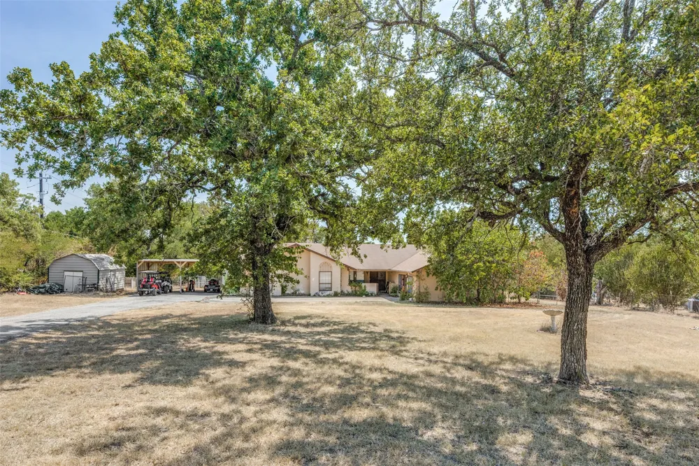 885 Kyle Circle Reno, TX 76020