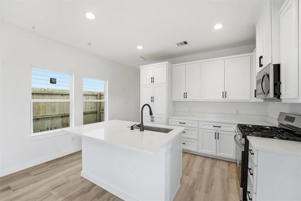 530 4th Street La Porte, TX 77571