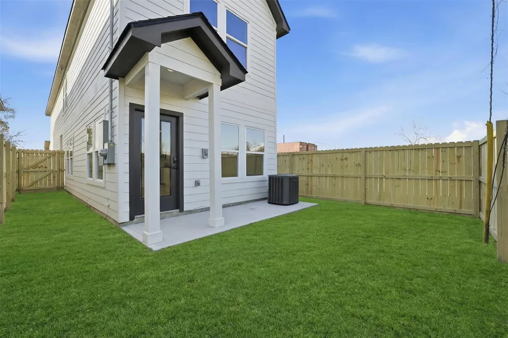 530 4th Street La Porte, TX 77571